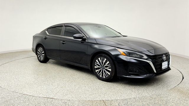 2023 Nissan Altima 2.5 SV Sedan w/ Moonroof, ProPILOT Assist & 12.3-Inch Touchscree - 23035145 - 2