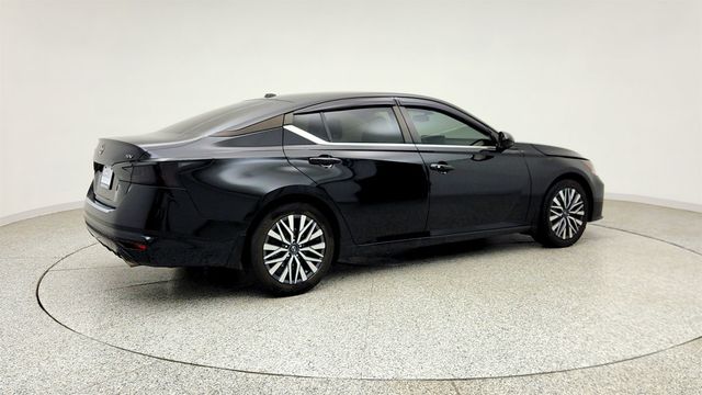 2023 Nissan Altima 2.5 SV Sedan w/ Moonroof, ProPILOT Assist & 12.3-Inch Touchscree - 23035145 - 4