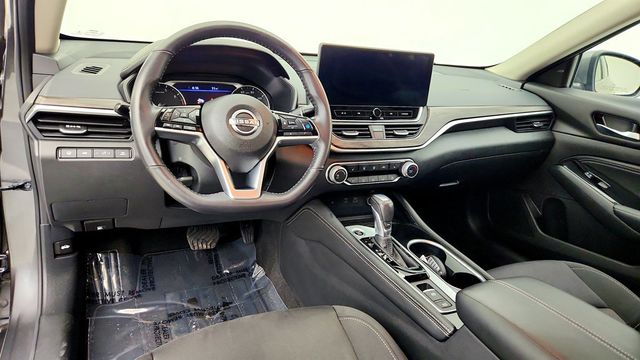 2023 Nissan Altima 2.5 SV Sedan w/ Premium Pkg - 23060417 - 12