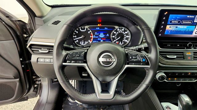 2023 Nissan Altima 2.5 SV Sedan w/ Premium Pkg - 23060417 - 13