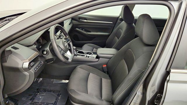 2023 Nissan Altima 2.5 SV Sedan w/ Premium Pkg - 23060417 - 19