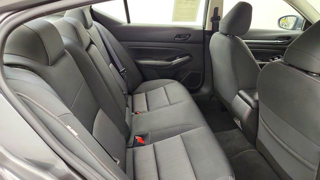2023 Nissan Altima 2.5 SV Sedan w/ Premium Pkg - 23060417 - 22