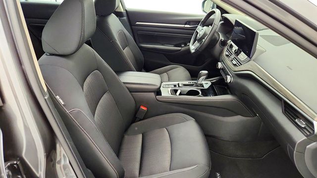 2023 Nissan Altima 2.5 SV Sedan w/ Premium Pkg - 23060417 - 23