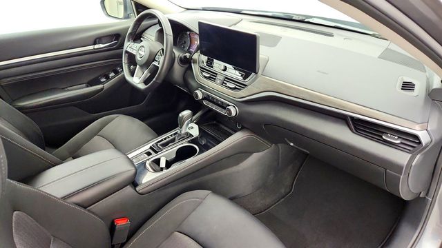 2023 Nissan Altima 2.5 SV Sedan w/ Premium Pkg - 23060417 - 24
