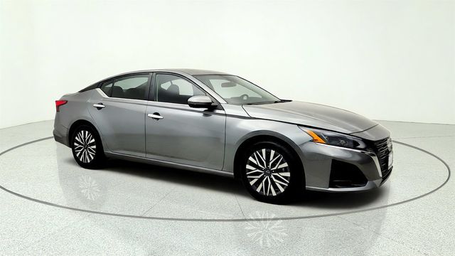 2023 Nissan Altima 2.5 SV Sedan w/ Premium Pkg - 23060417 - 2
