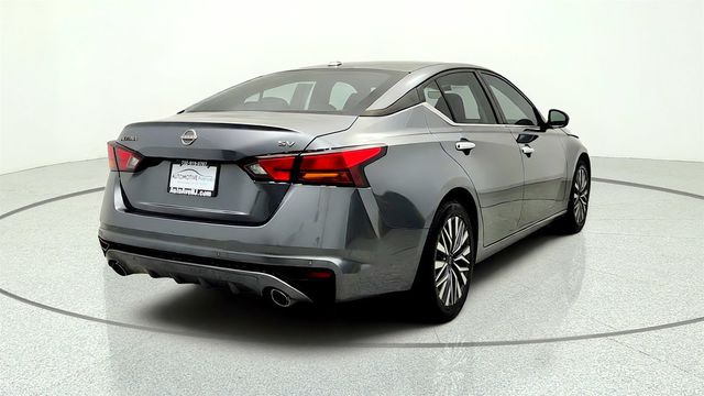 2023 Nissan Altima 2.5 SV Sedan w/ Premium Pkg - 23060417 - 4