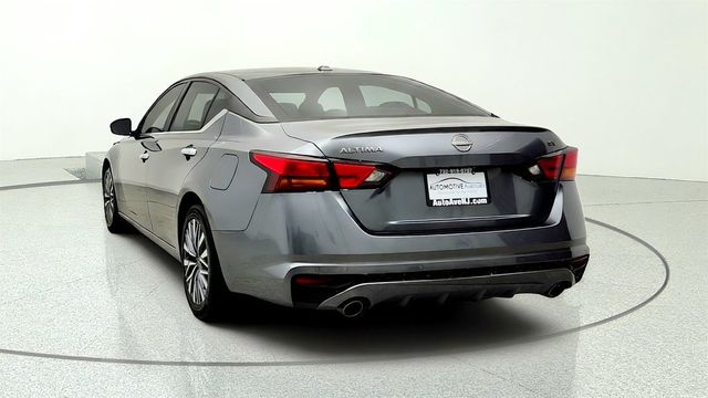 2023 Nissan Altima 2.5 SV Sedan w/ Premium Pkg - 23060417 - 5