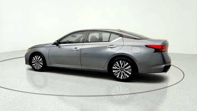 2023 Nissan Altima 2.5 SV Sedan w/ Premium Pkg - 23060417 - 6