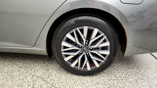 2023 Nissan Altima 2.5 SV Sedan w/ Premium Pkg - 23060417 - 8