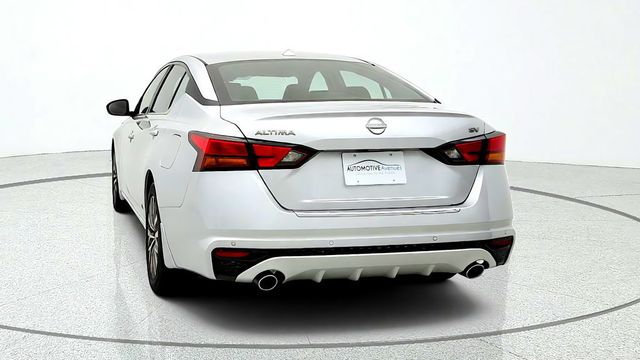2023 Nissan Altima 2.5 SV Sedan w/ Premium Pkg, Moonroof, ProPILOT & Navigation - 23089960 - 5