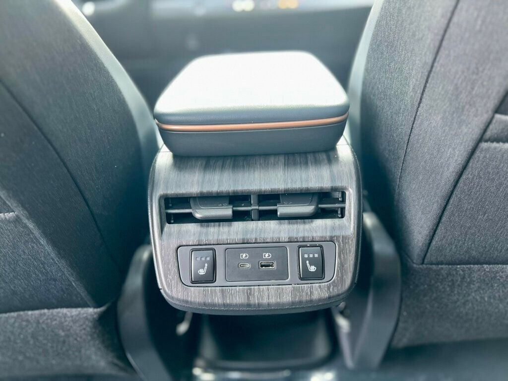 2023 Nissan ARIYA Platinum photo 15