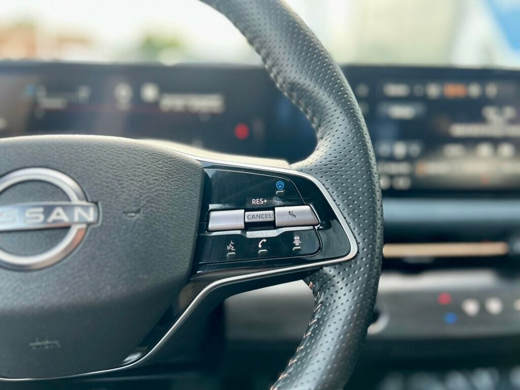 2023 Nissan ARIYA Platinum photo 17