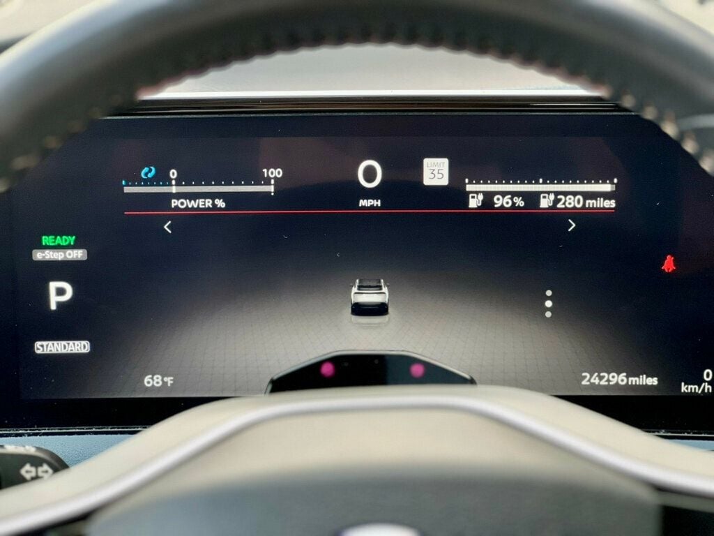 2023 Nissan ARIYA Platinum photo 18