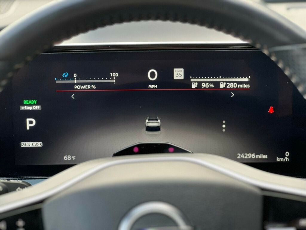 2023 Nissan ARIYA Platinum photo 19