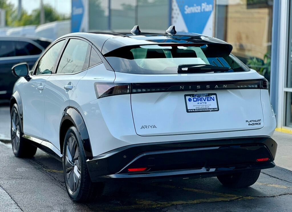 2023 Nissan ARIYA Platinum photo 3