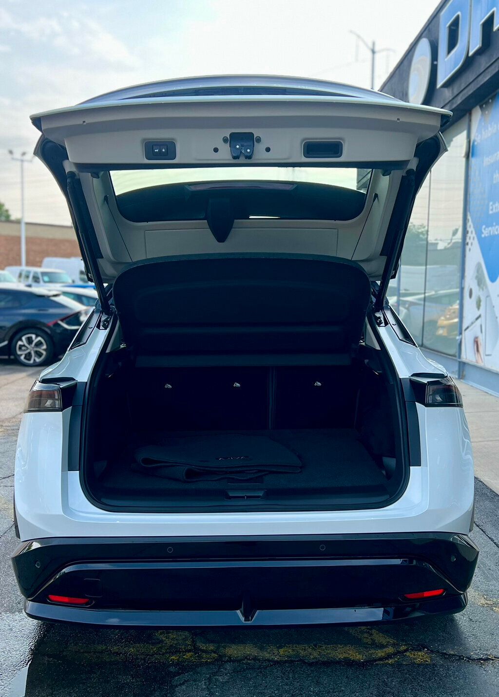 2023 Nissan ARIYA Platinum photo 8
