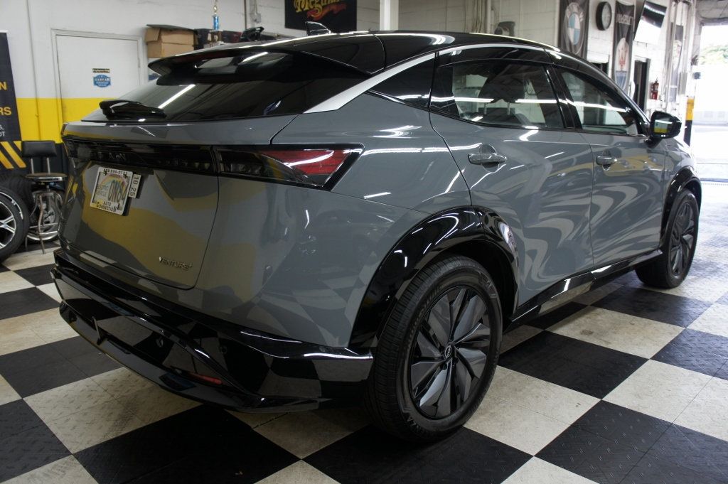 2023 Nissan ARIYA Venture photo 8