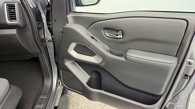 2023 Nissan Frontier Crew Cab 4x2 SV Automatic w/ Convenience, Technology & Tow Pkgs - 22968661 - 28