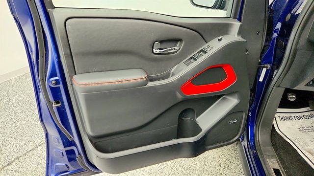 2023 Nissan Frontier Crew Cab 4x4 PRO-4X Automatic with Pro Convenience & Tech. Pkgs - 22961293 - 9