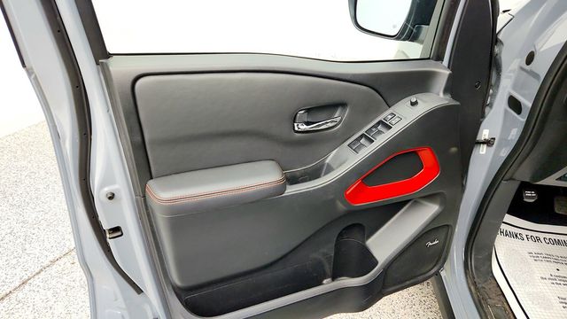 2023 Nissan Frontier Crew Cab 4x4 PRO-4X Automatic w/ PRO Convenience & Tech Pkgs - 23086771 - 9