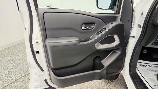 2023 Nissan Frontier Crew Cab 4x4 SV Automatic *Ltd Avail* w/ Tech Pkg - 23084012 - 9
