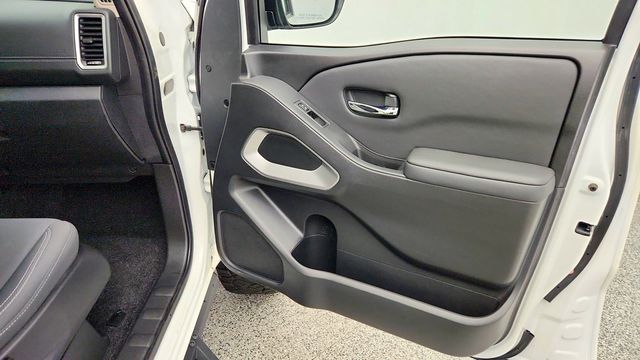 2023 Nissan Frontier Crew Cab 4x4 SV Automatic *Ltd Avail* w/ Tech Pkg - 23084012 - 23