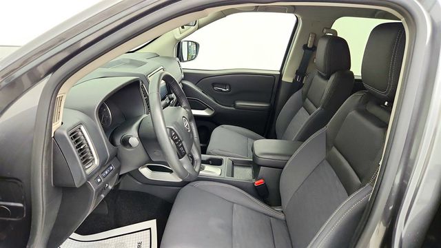 2023 Nissan Frontier Crew Cab 4x4 SV Automatic w/ Convenience & Tech Packages - 23075487 - 17
