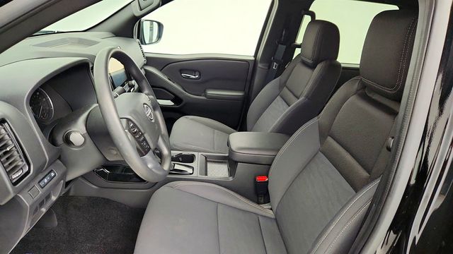 2023 Nissan Frontier Crew Cab 4x4 SV Automatic w/ Midnight Edition & Technology Pkgs - 22969063 - 17