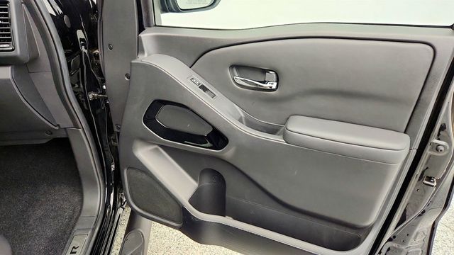 2023 Nissan Frontier Crew Cab 4x4 SV Automatic w/ Midnight Edition & Technology Pkgs - 22969063 - 23