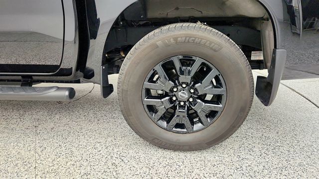 2023 Nissan Frontier Crew Cab 4x4 SV Automatic w/ Midnight Edition & Technology Pkgs - 22969063 - 8