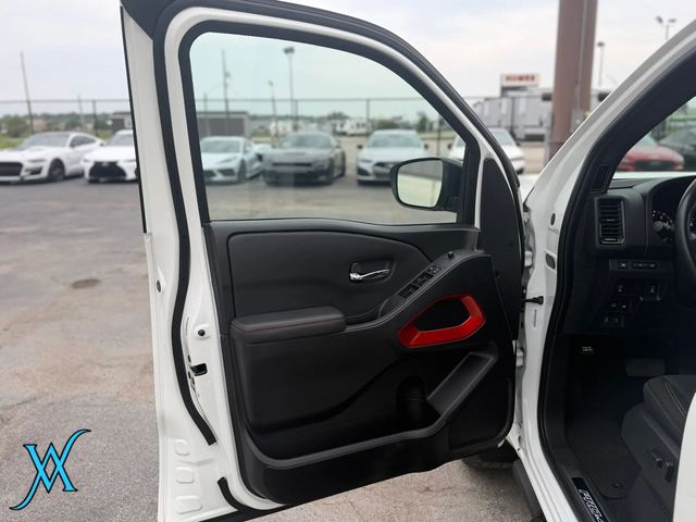 2023 Nissan Frontier Crew Cab PRO-4X Pickup 4D 5 ft - 23048970 - 10