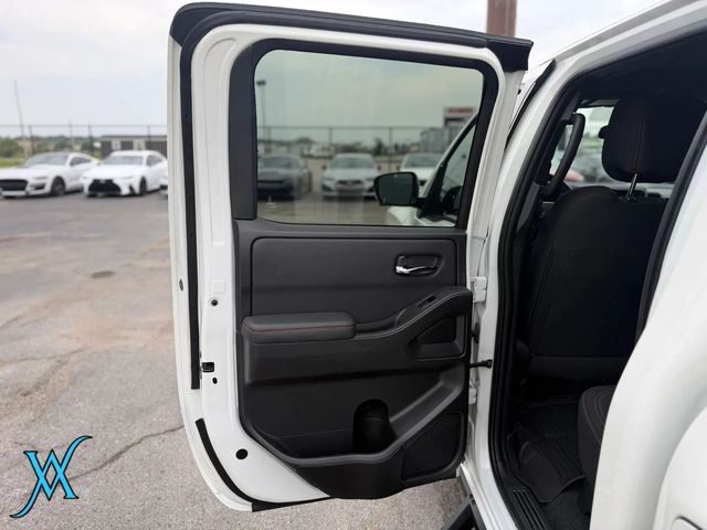 2023 Nissan Frontier Crew Cab PRO-4X Pickup 4D 5 ft - 23048970 - 14