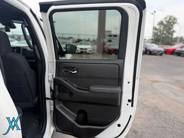 2023 Nissan Frontier Crew Cab PRO-4X Pickup 4D 5 ft - 23048970 - 17
