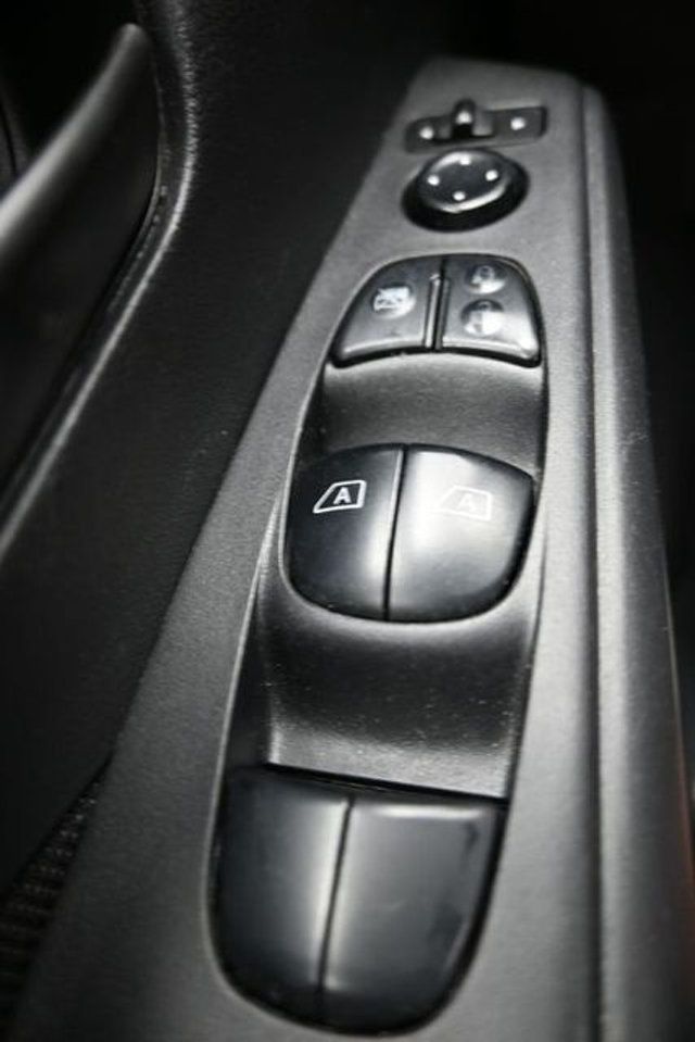 2023 Nissan Kicks S FWD - 23022421 - 21