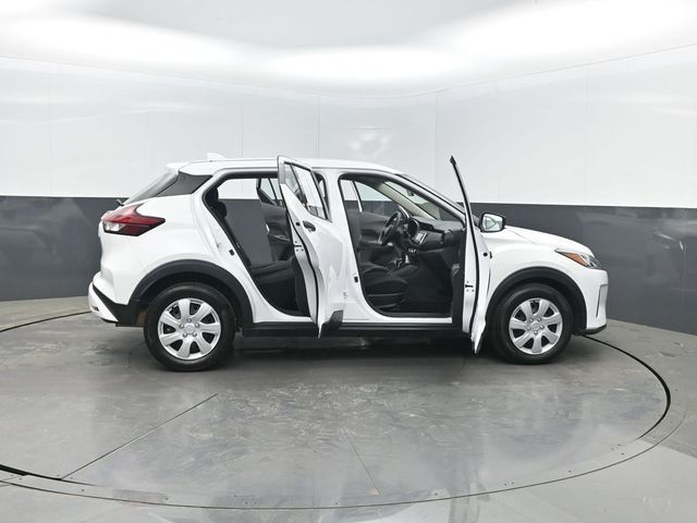 2023 Nissan Kicks S FWD - 23022421 - 34