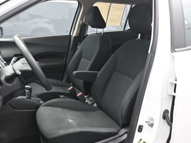 2023 Nissan Kicks S FWD - 23022421 - 4