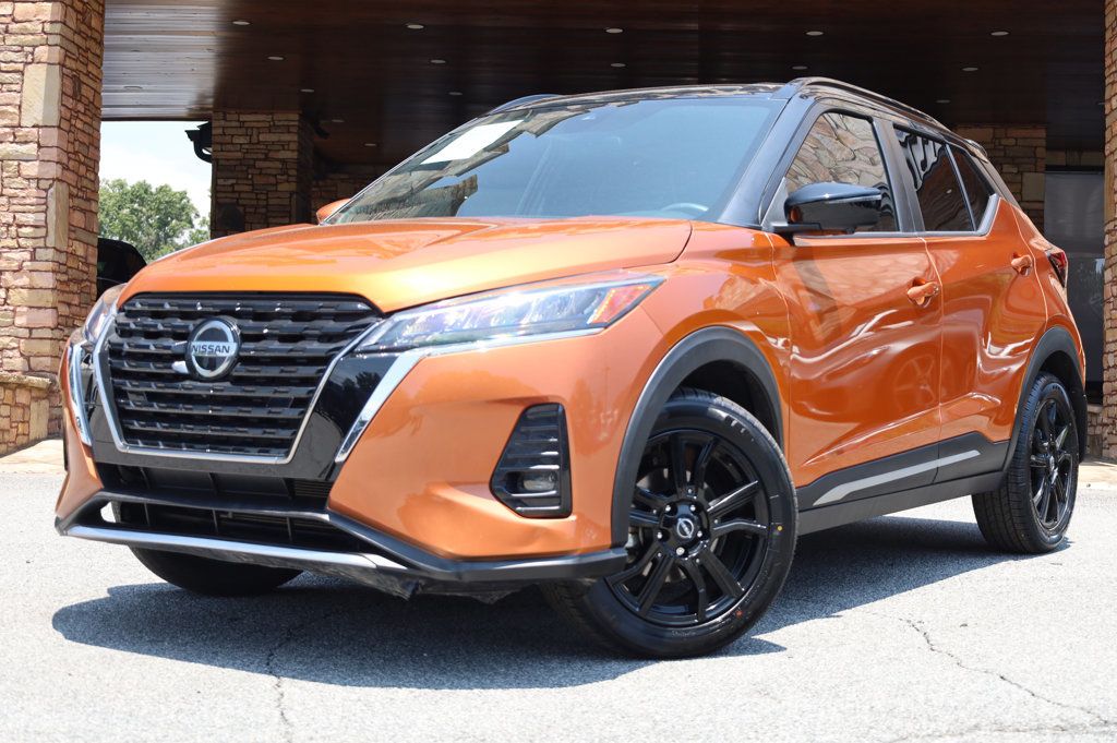 2023 Nissan Kicks SR photo 2