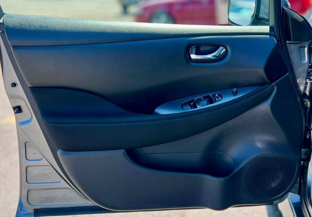 2023 Nissan Leaf photo 12