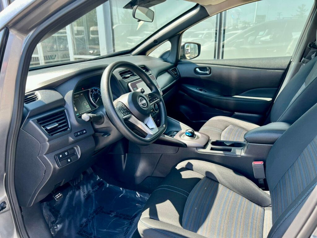 2023 Nissan Leaf photo 13