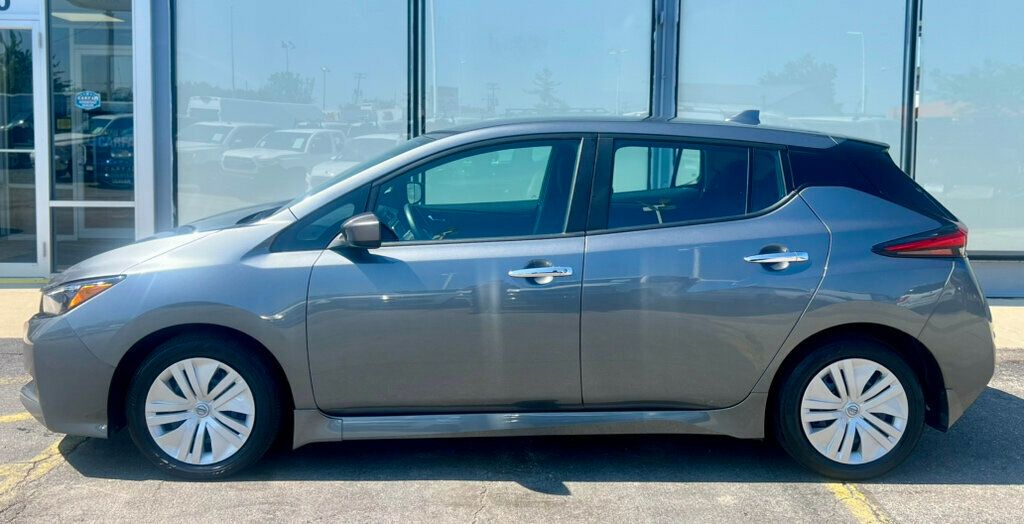 2023 Nissan Leaf photo 2