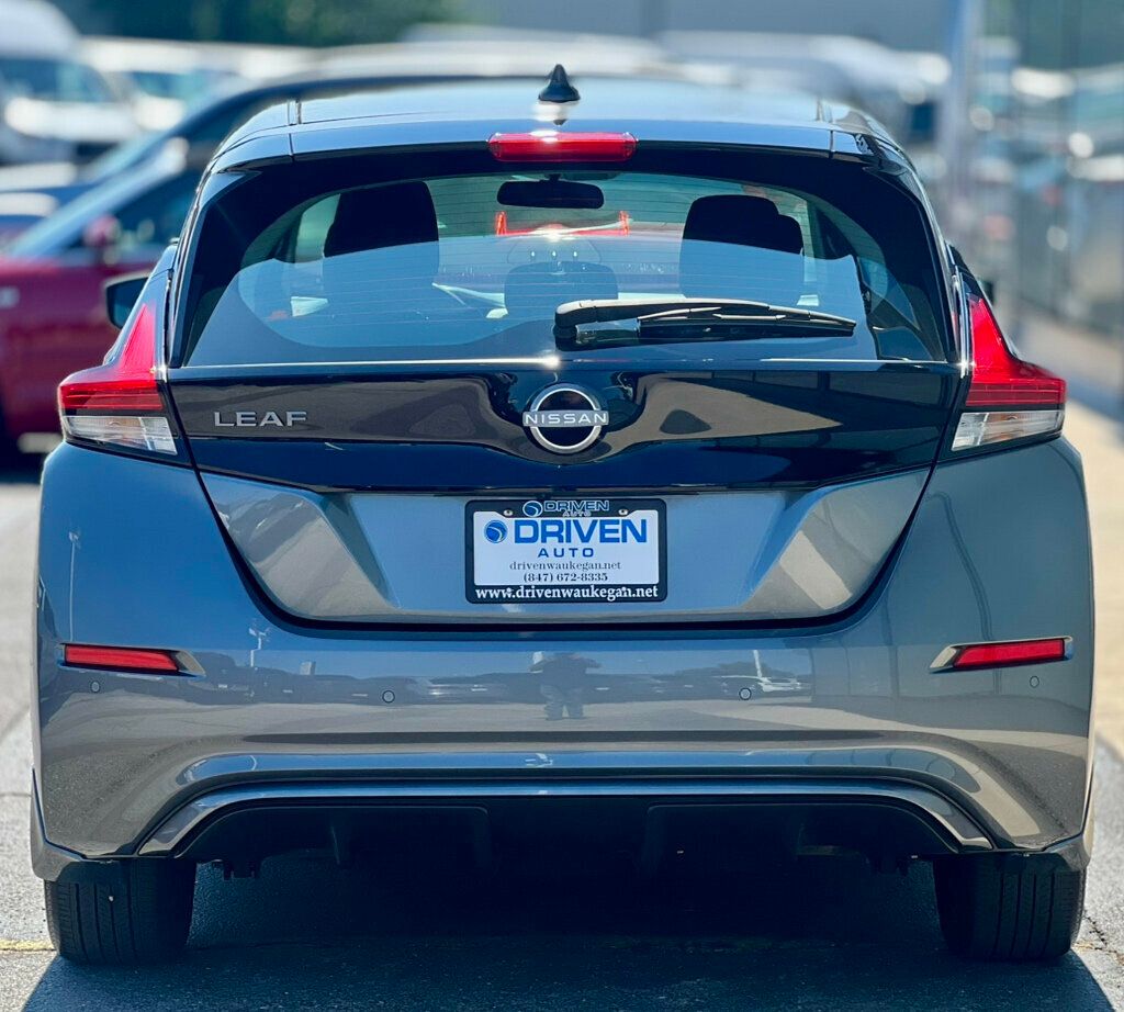 2023 Nissan Leaf photo 4