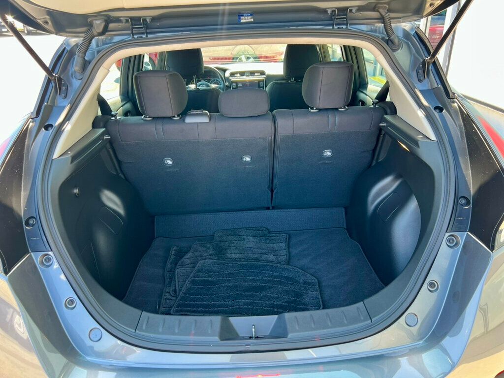 2023 Nissan Leaf photo 7