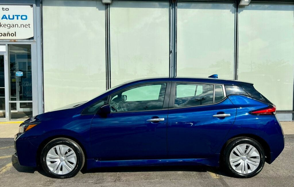 2023 Nissan Leaf S photo 2