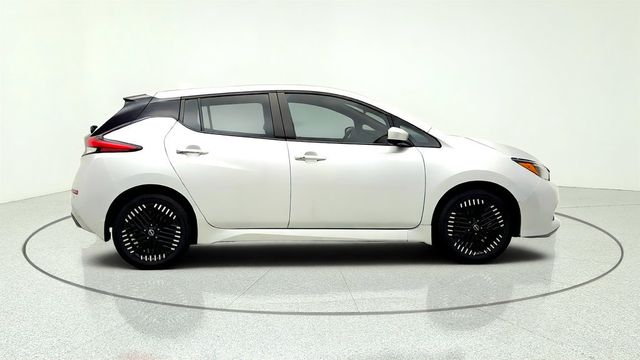 2023 Nissan Leaf SV PLUS Hatchback w/ 212-Mile Range & ProPILOT Assist - 23066414 - 3