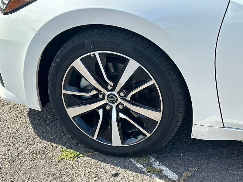 2023 Nissan Maxima SV photo 10