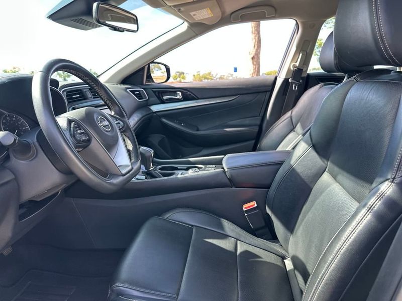 2023 Nissan Maxima SV photo 11