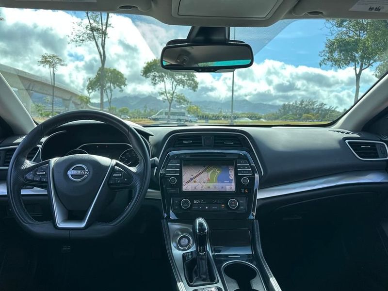 2023 Nissan Maxima SV photo 12