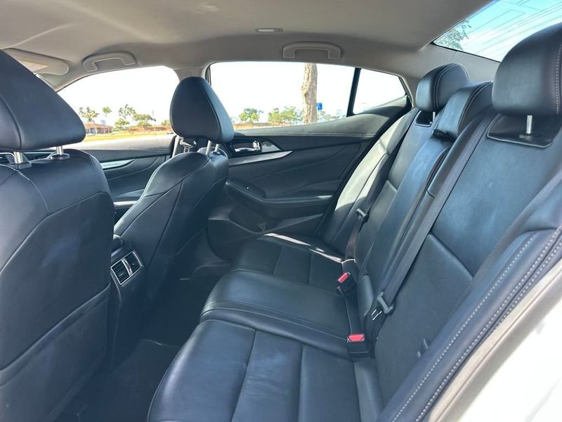 2023 Nissan Maxima SV photo 13