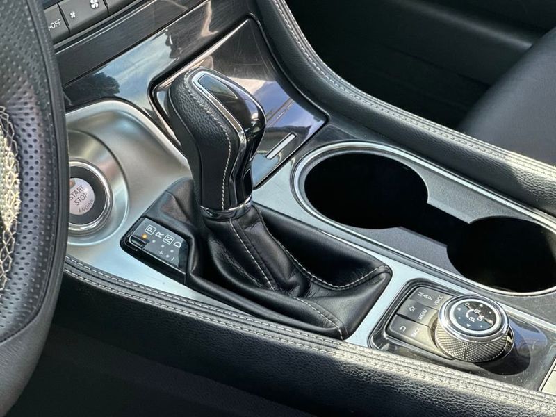2023 Nissan Maxima SV photo 17