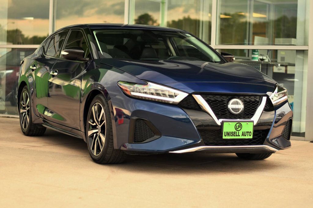 2023 Nissan Maxima SV photo 2